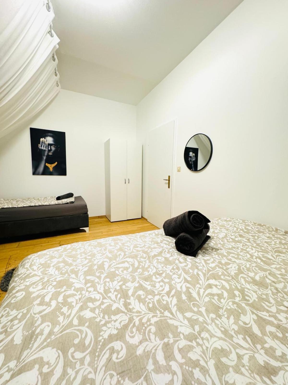 Room in a Shared Apt 6-Min Drive to Schönbrunn