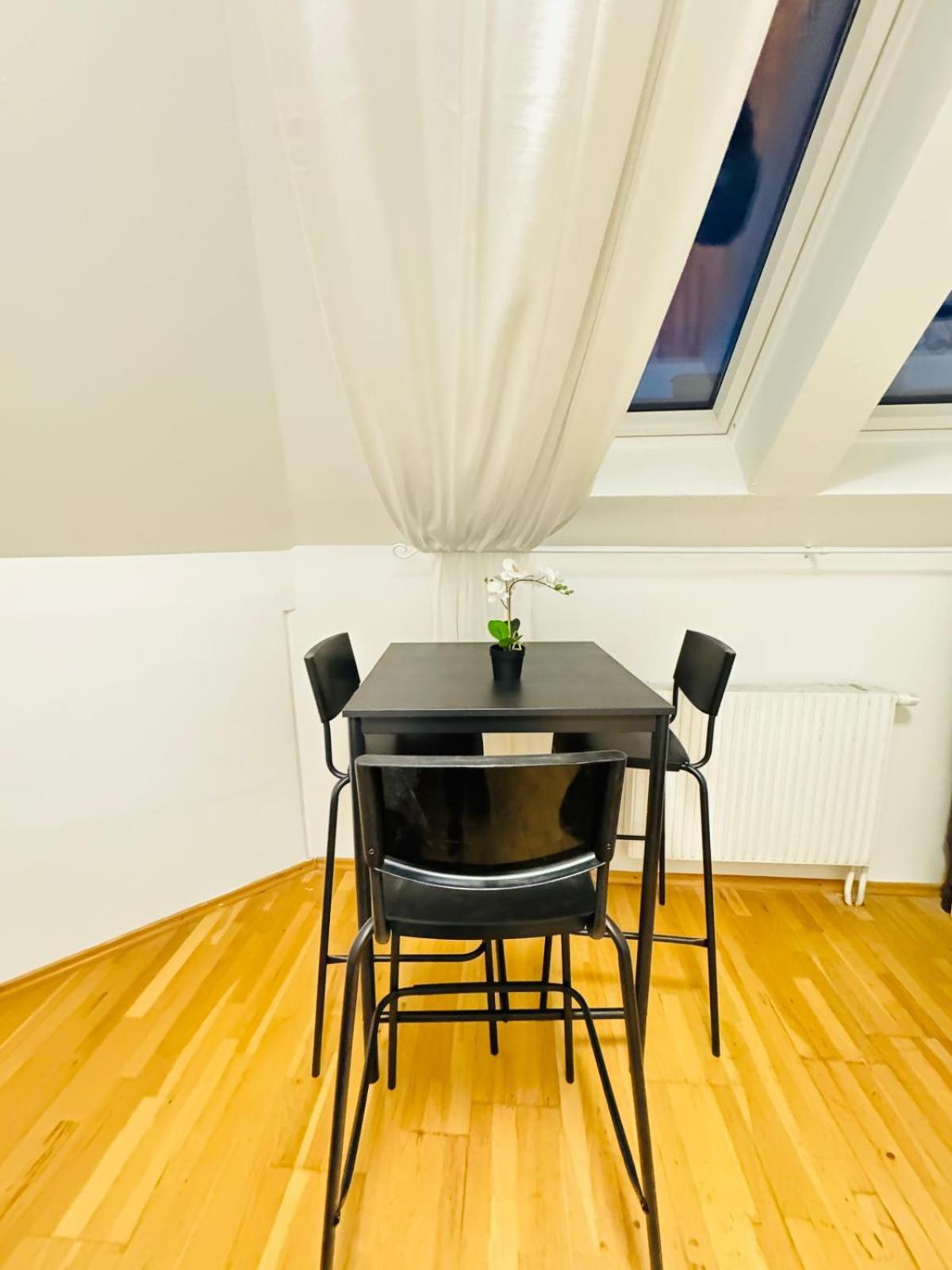 Room in a Shared Apt 6-Min Drive to Schönbrunn