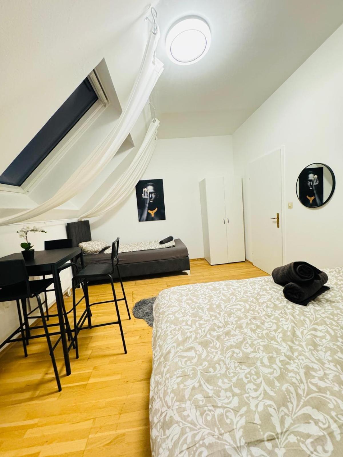 Room in a Shared Apt 6-Min Drive to Schönbrunn