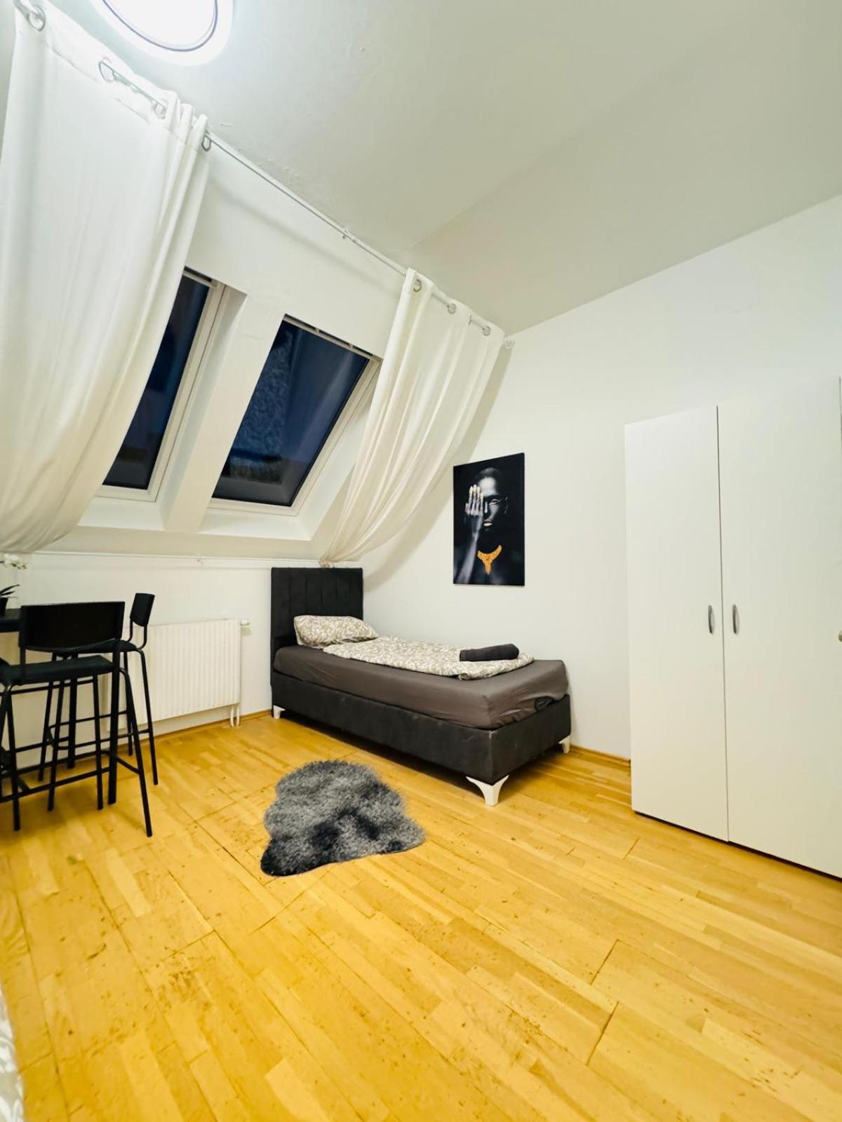 Room in a Shared Apt 6-Min Drive to Schönbrunn