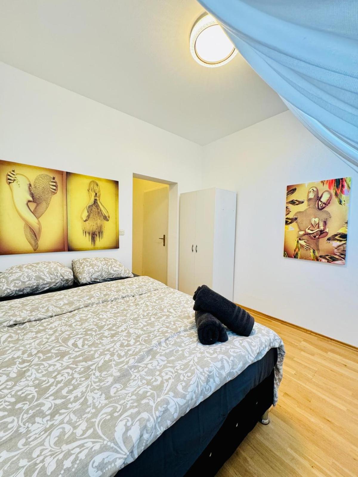 Room in a Shared Apt 6-Min Drive to Schönbrunn