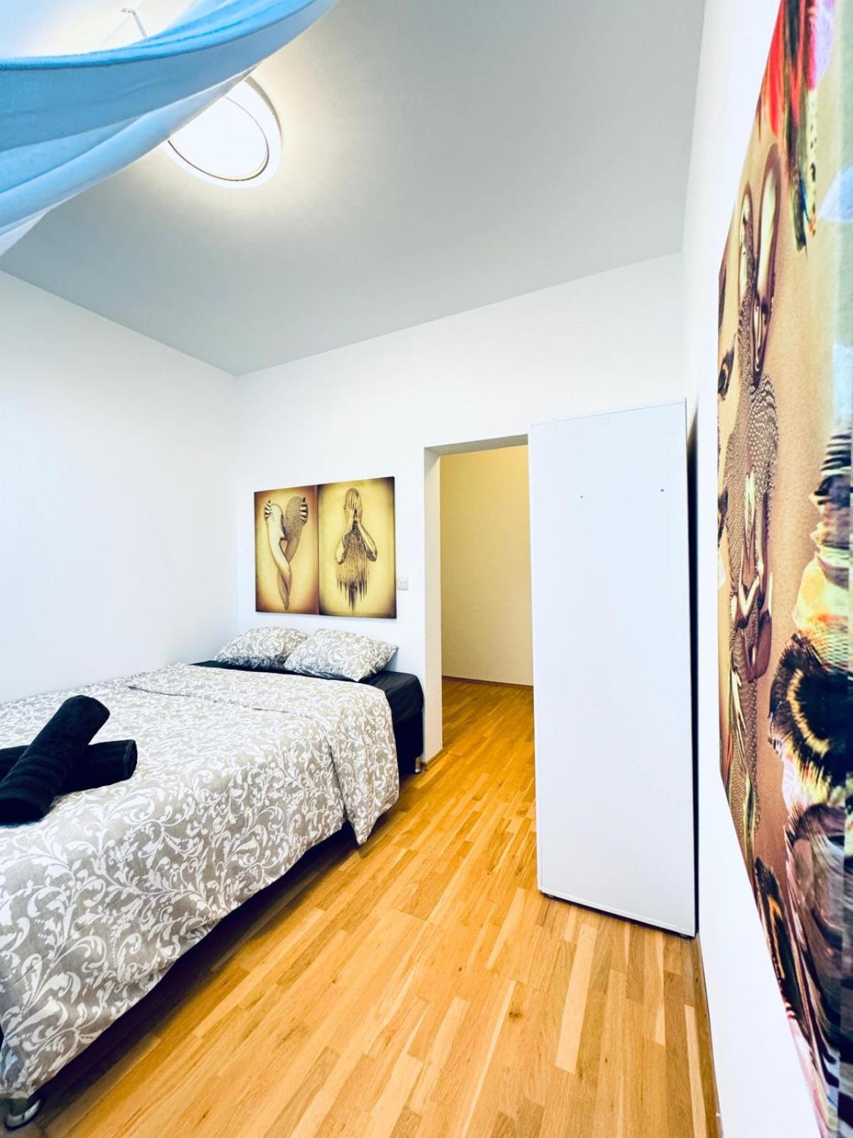 Room in a Shared Apt 6-Min Drive to Schönbrunn