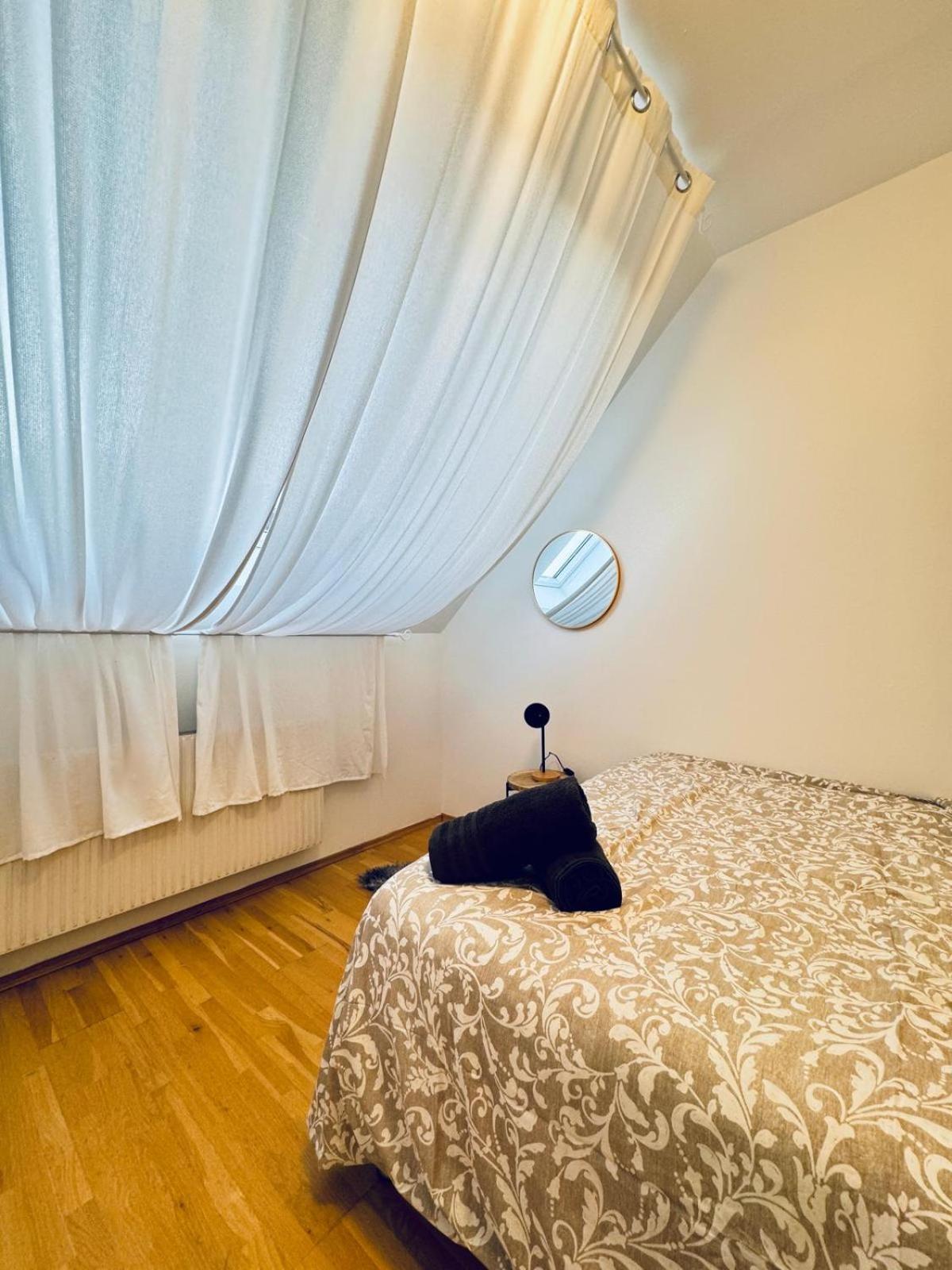 Room in a Shared Apt 6-Min Drive to Schönbrunn