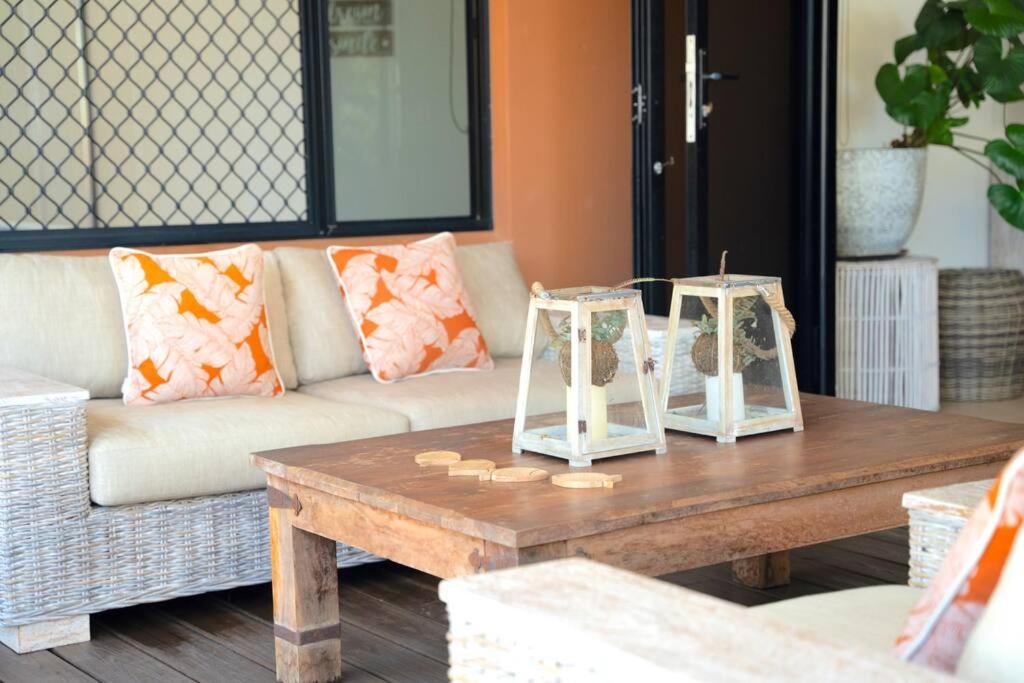Lake House, pet friendly, stroll to beach & cafes