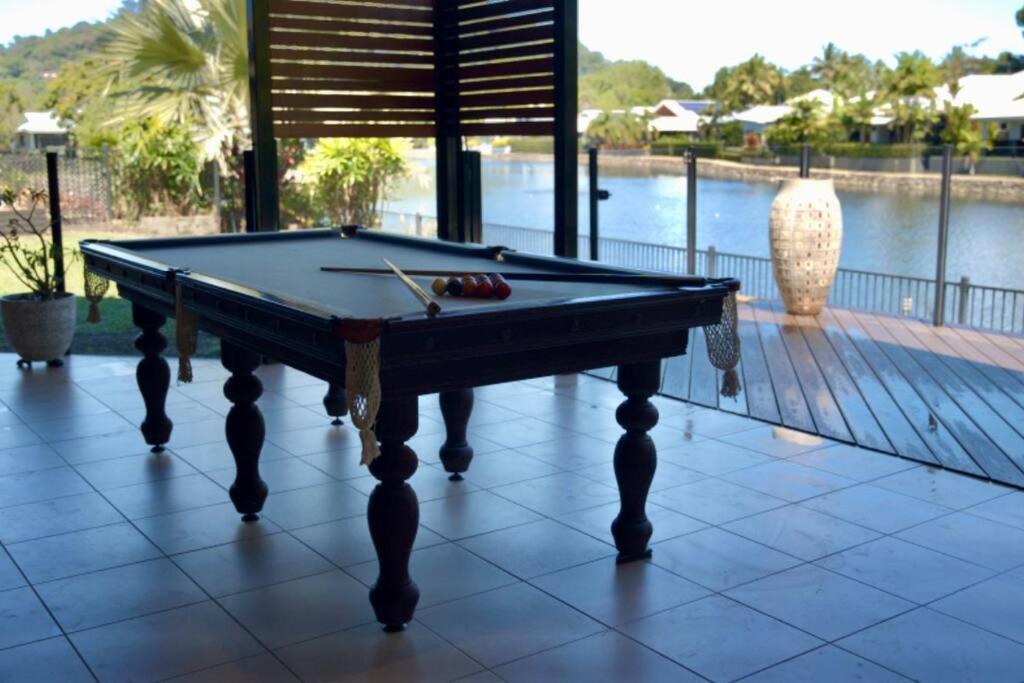 Lake House, pet friendly, stroll to beach & cafes