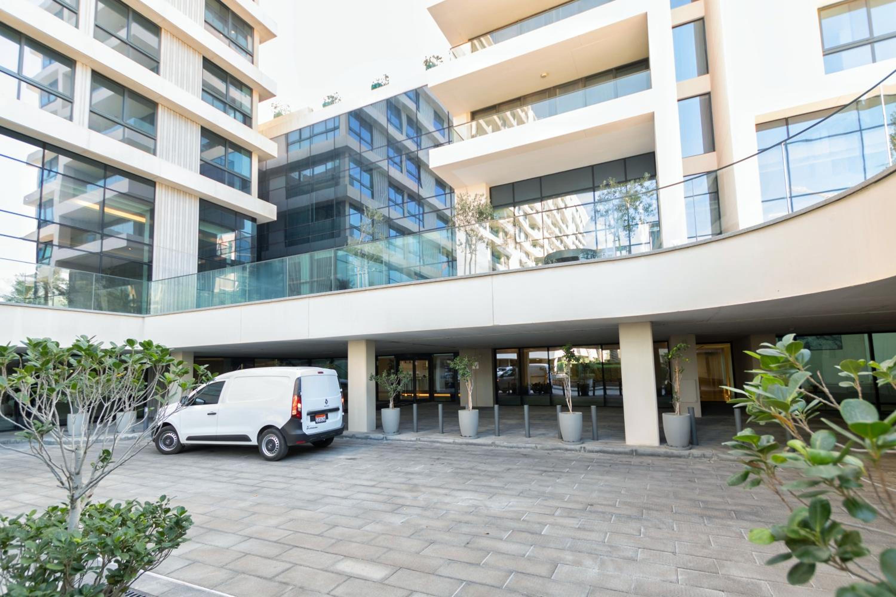 Charming 1 BD connected to Marassi Galleria Mall