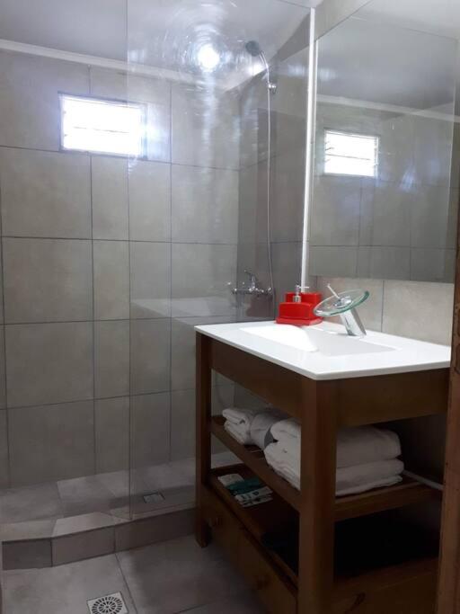 CASA FUERTE cabañas en la villa 25