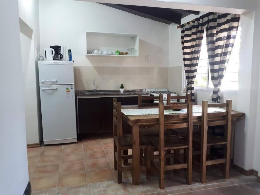 CASA FUERTE cabañas en la villa 25