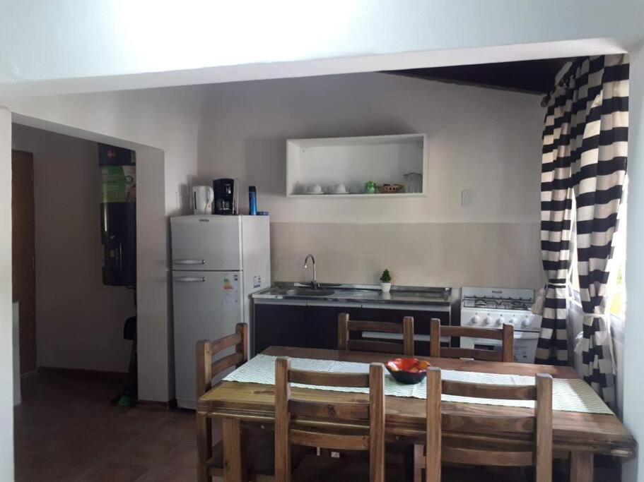 CASA FUERTE cabañas en la villa 25