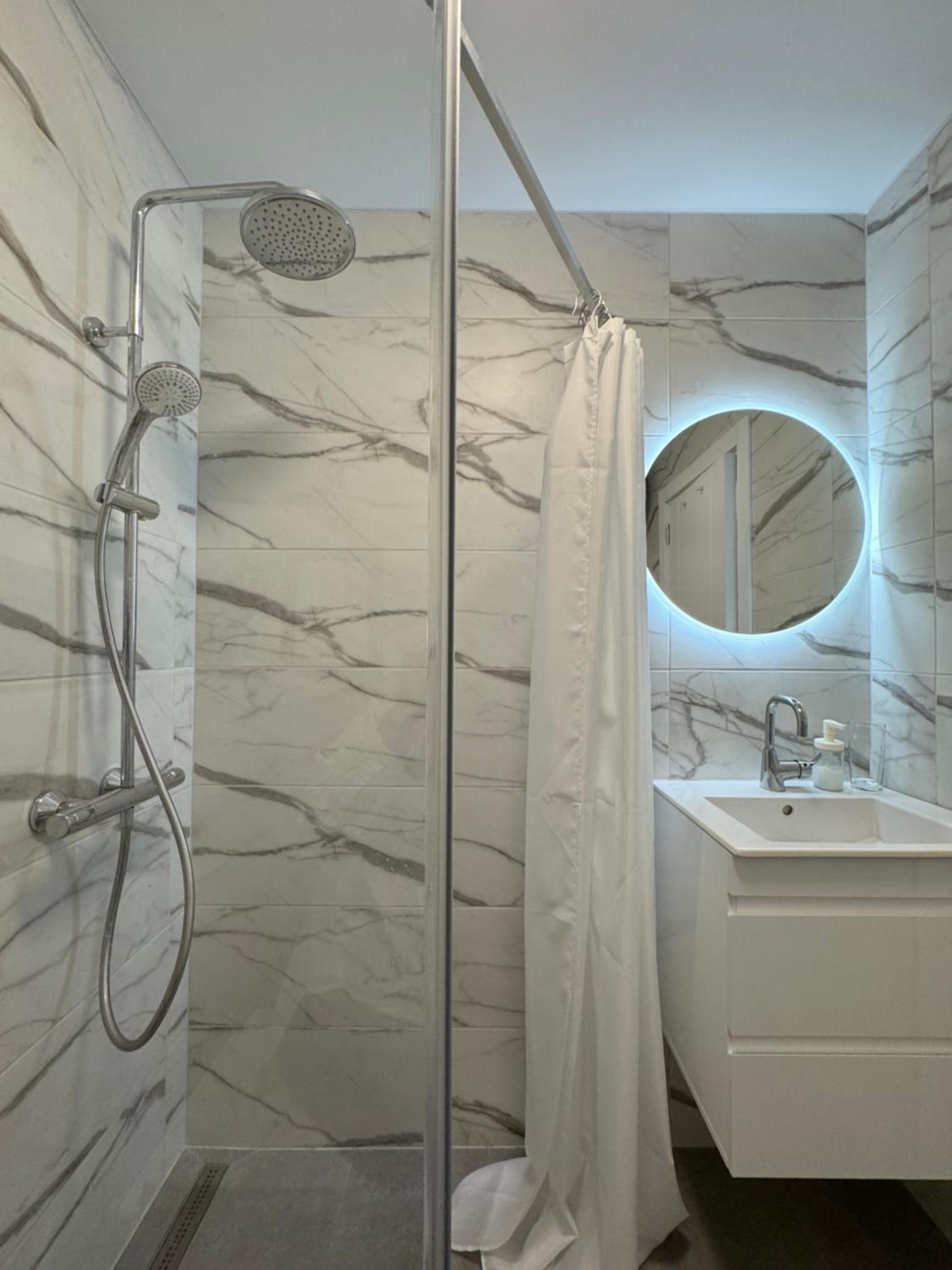Inspire Your Stay Modern Apartment with Comfort and Style