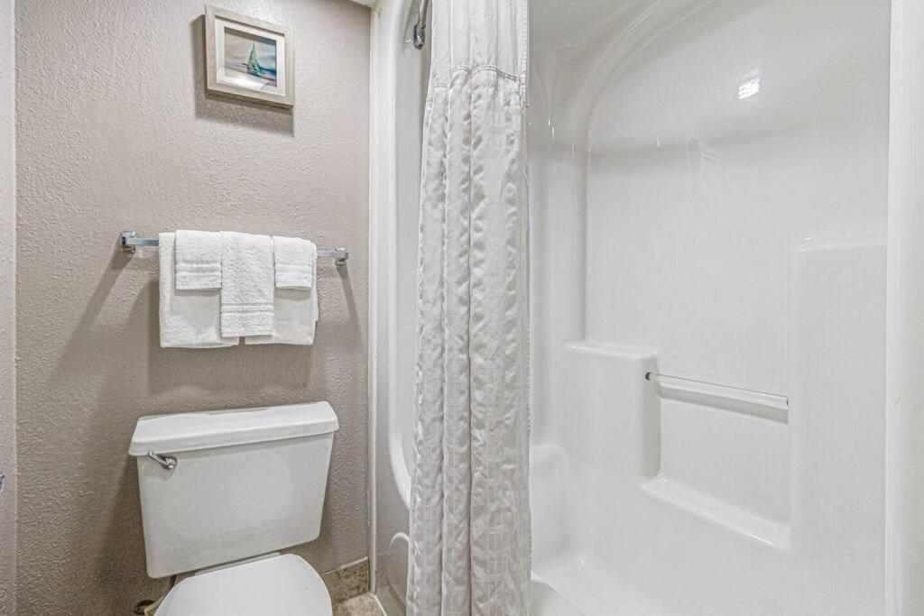 High Tides & Good Vibes in our Oceanfront Studio! PG 326 view 5