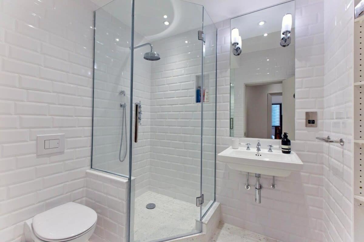 Stylish Penthouse with City Views / balcony AC