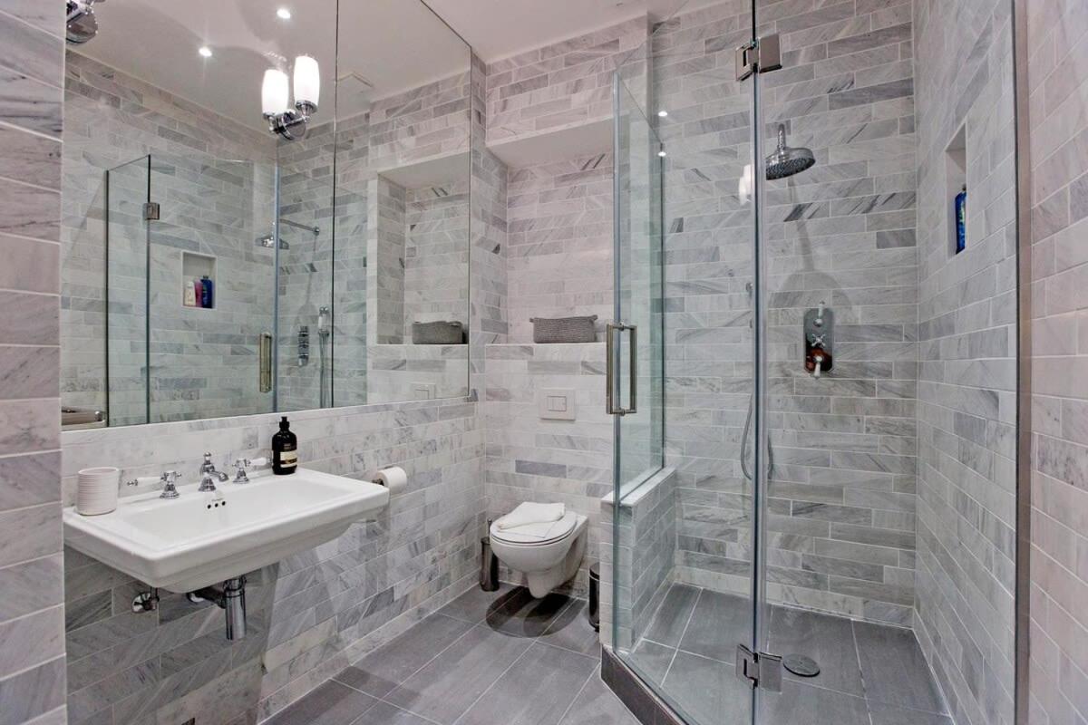 Stylish Penthouse with City Views / balcony AC