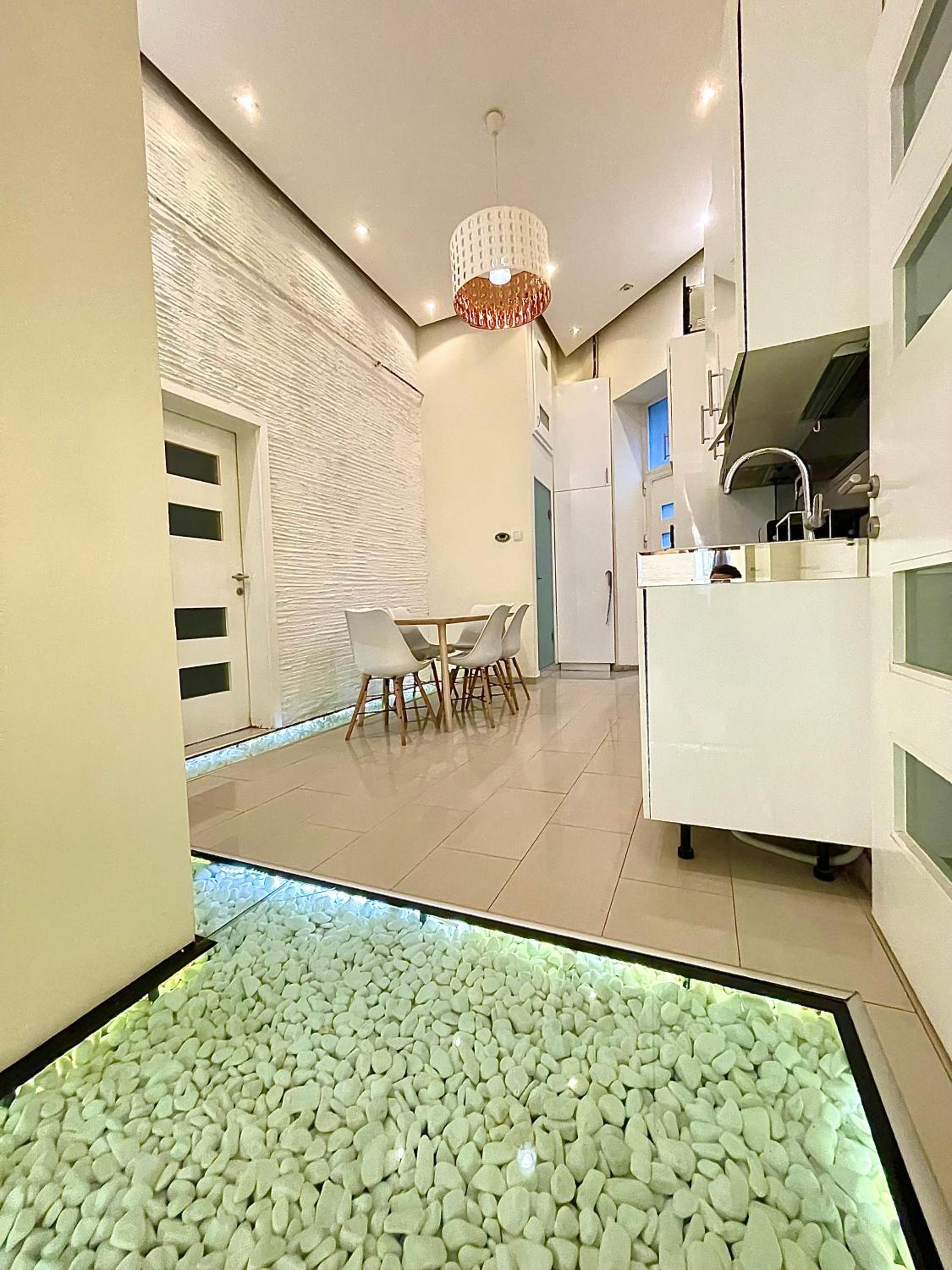 apt 1 view 5