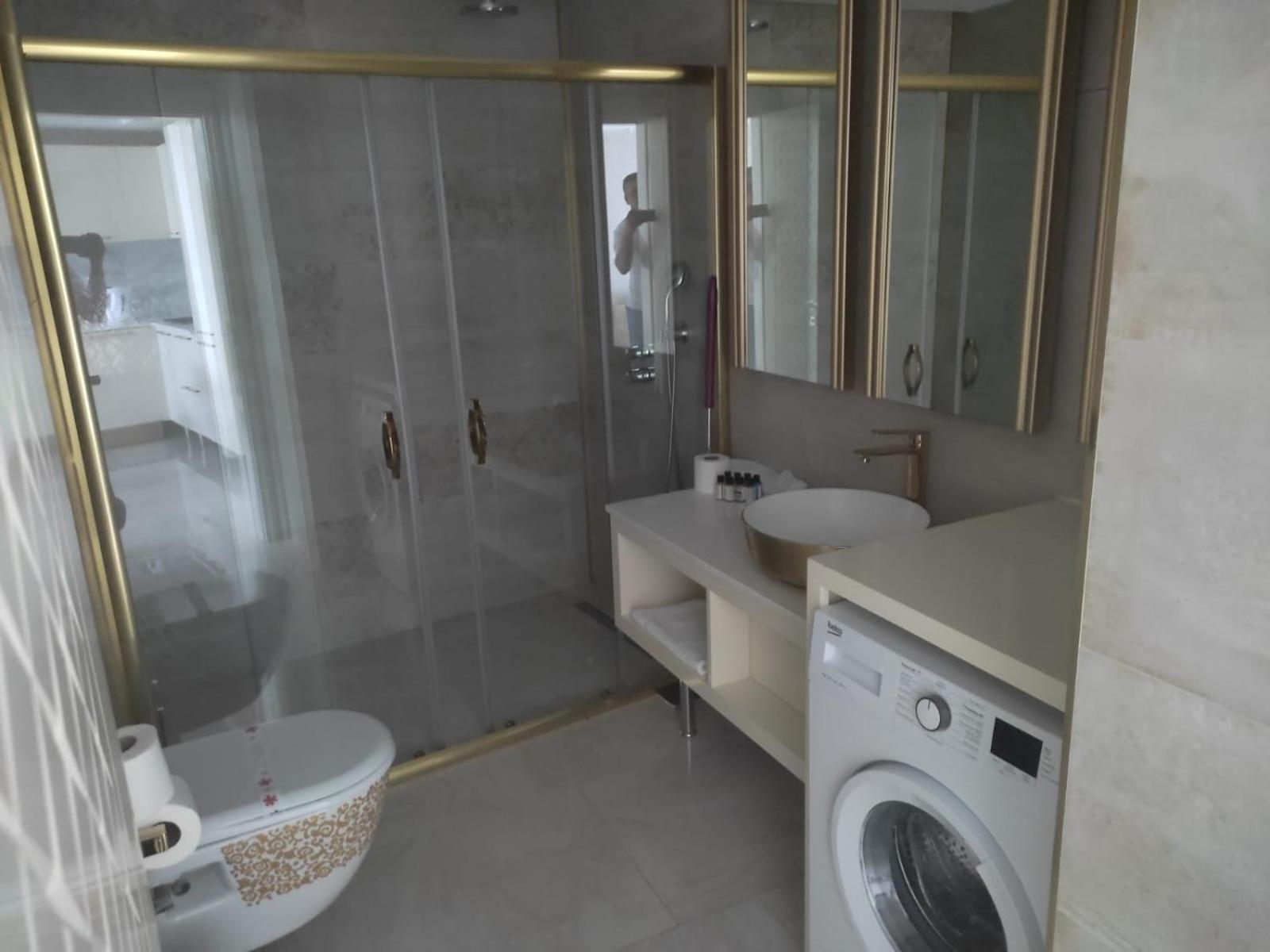 Elite Luxury Suite & Spa - Image 61