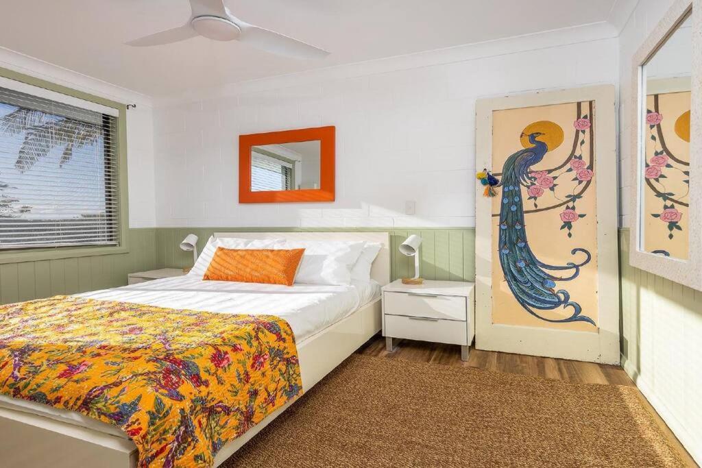 La Sirena Pool and barbie, private boat ramp, WiFi, two bedrooms, 3 beds