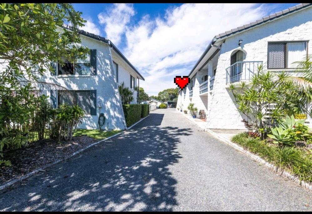 La Sirena Pool and barbie, private boat ramp, WiFi, two bedrooms, 3 beds