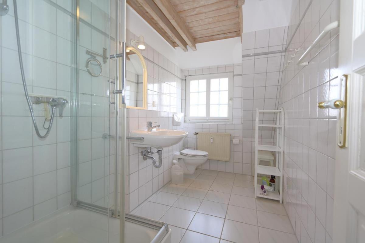 Syltnest en Munkmarsch — bathroom