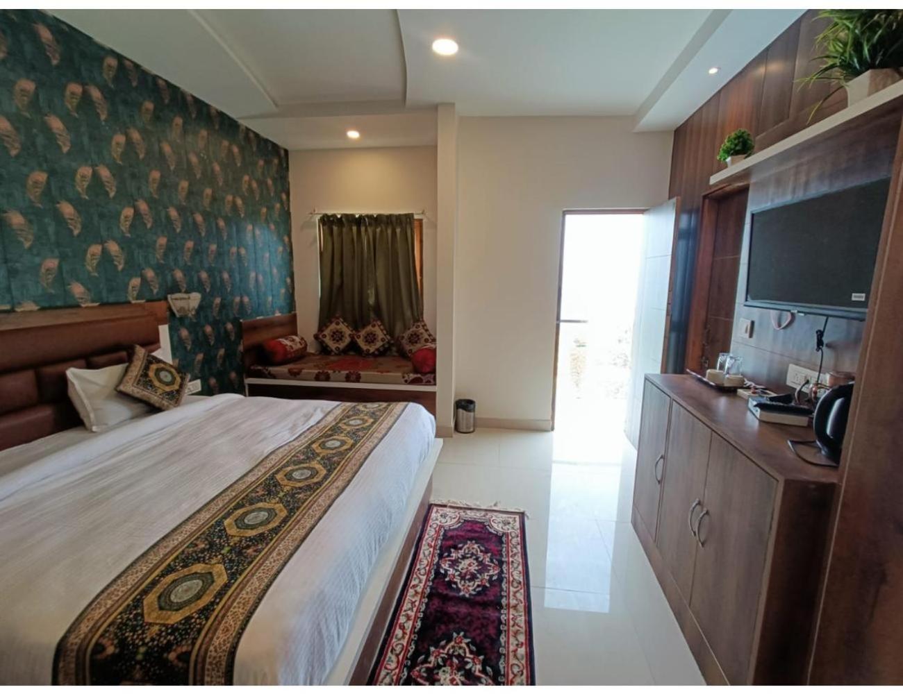 HOTEL LUXMI VILAS INN, Mussoorie