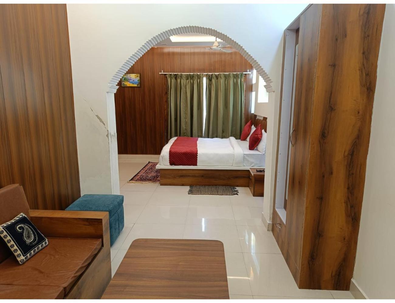 HOTEL LUXMI VILAS INN, Mussoorie