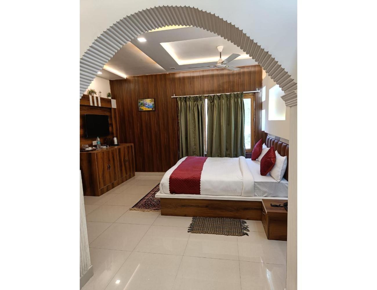HOTEL LUXMI VILAS INN, Mussoorie