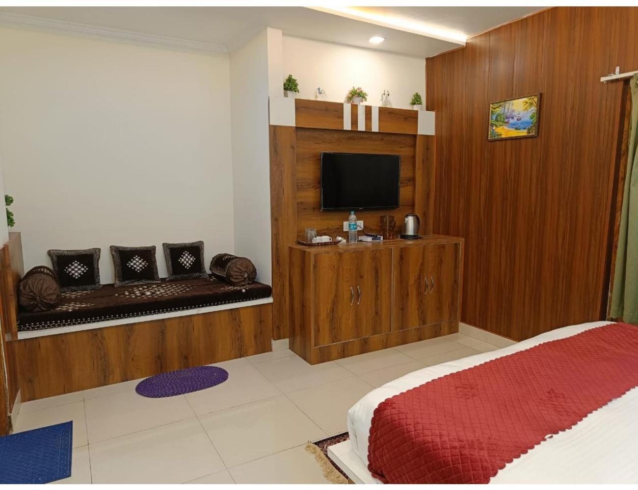 HOTEL LUXMI VILAS INN, Mussoorie