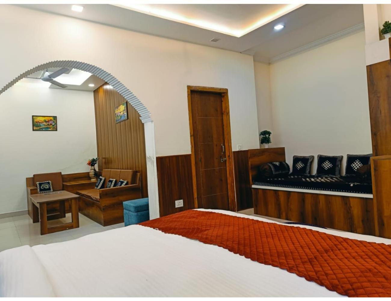 HOTEL LUXMI VILAS INN, Mussoorie