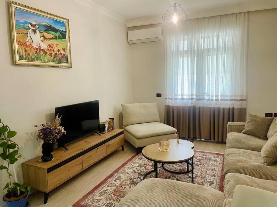 Boulevard Apartment Cozy Retreat with Easy Self-Check-Secure Lockbox Access