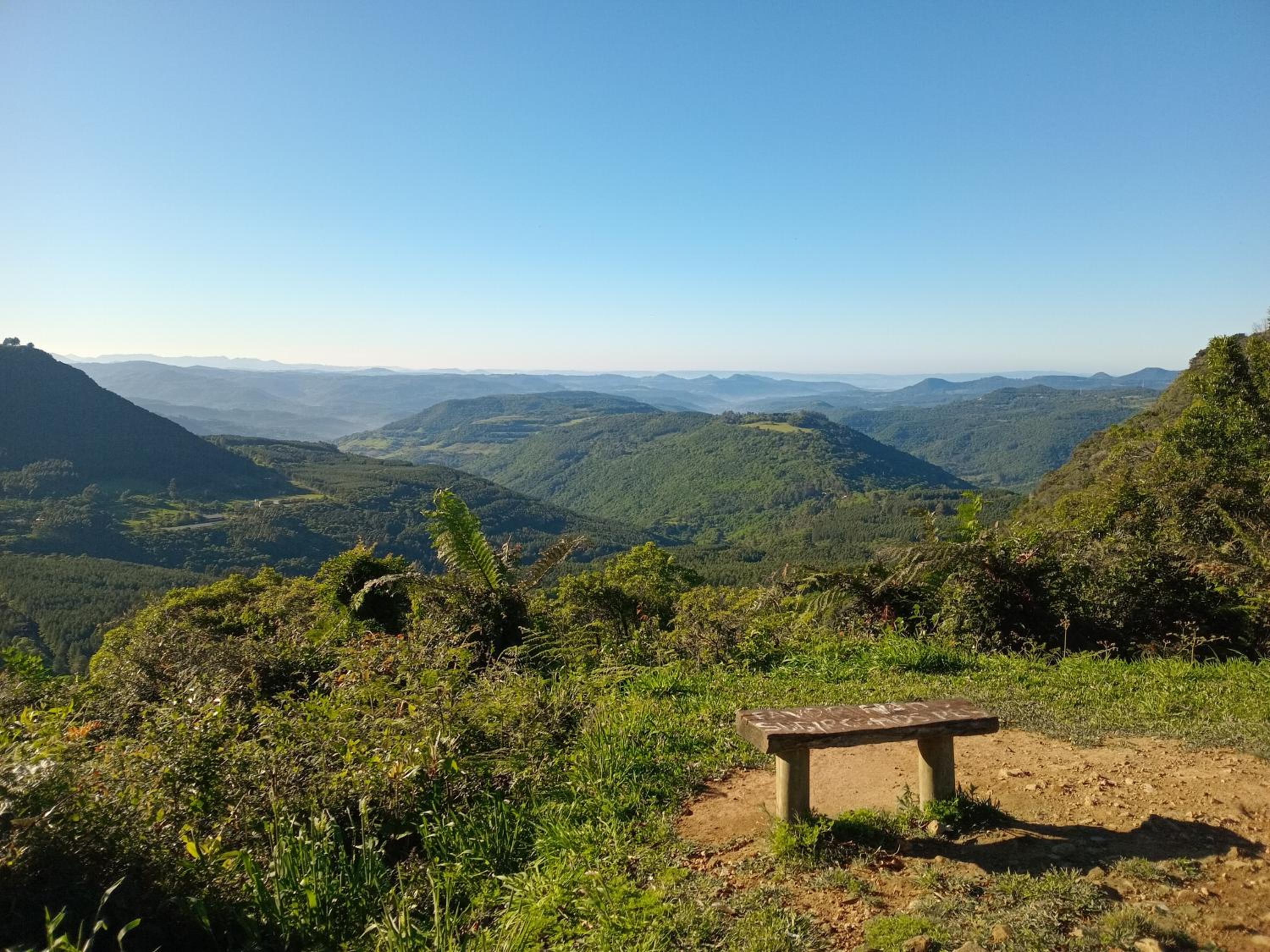 Chalé alpino em canela rs todo mobiliado com cozinha lareira split Wi-Fi 2 quartos perto do centro