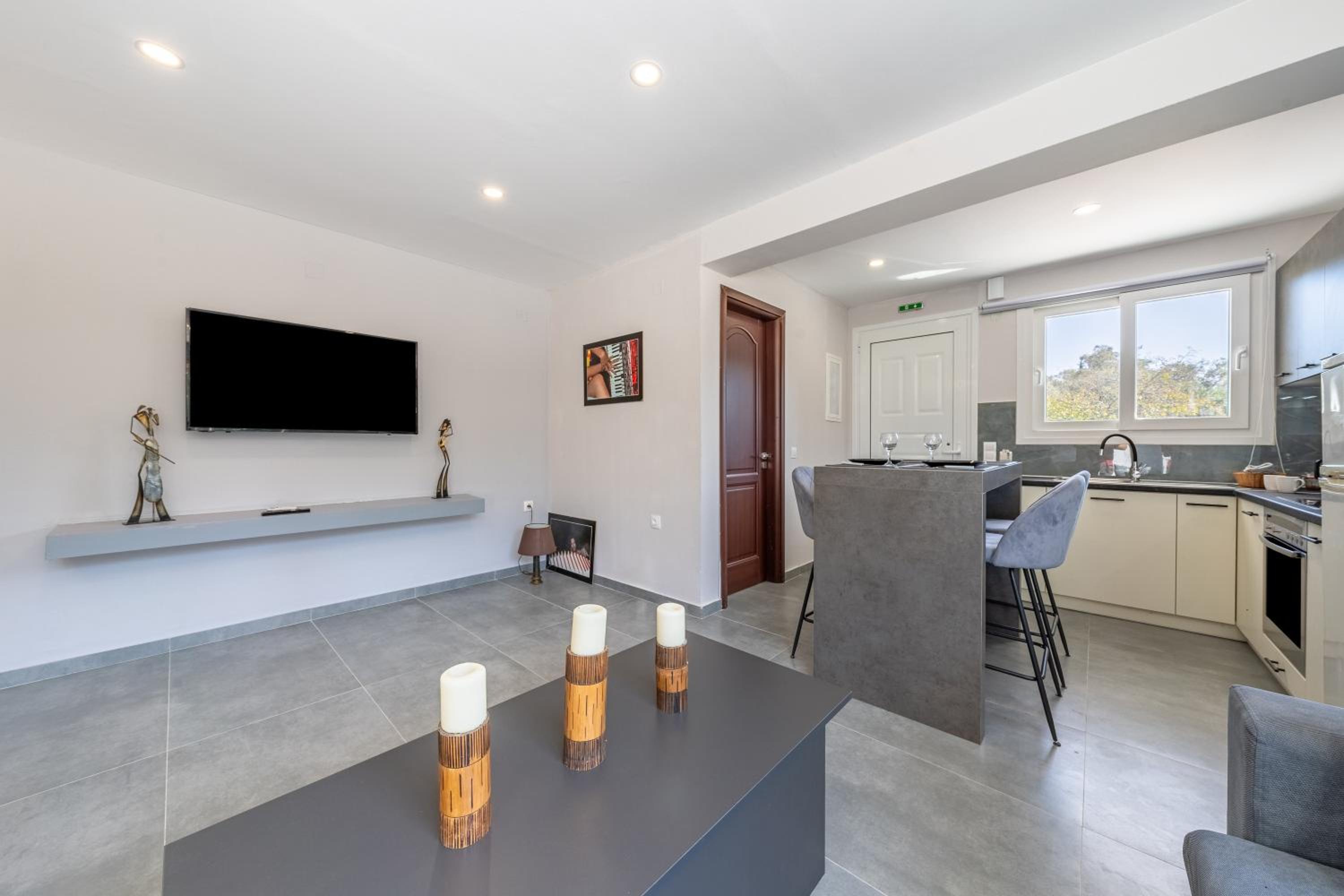 Starry Sky Luxury Apartment 1 view 4