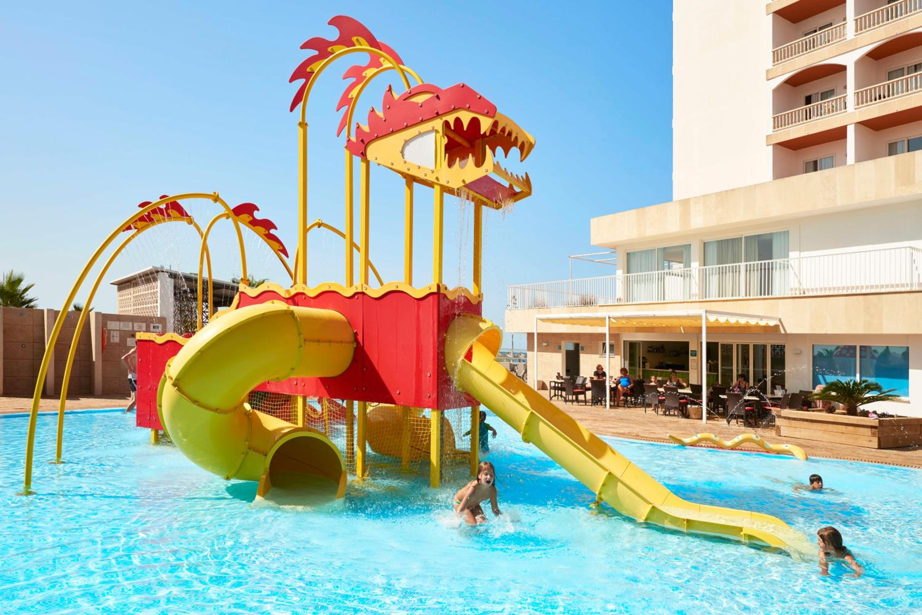 Universal Hotel Romantica