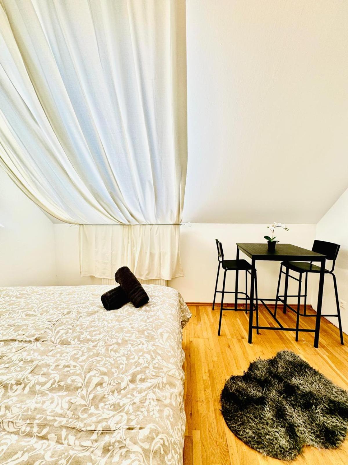 Comfy 4BR Apt- Nearby Schönbrunn