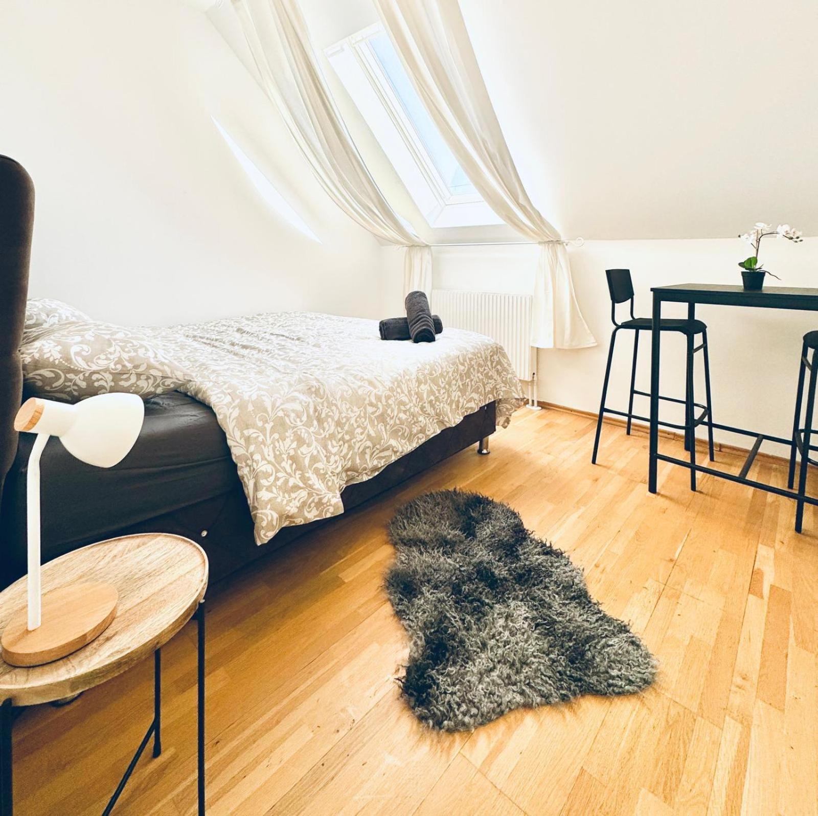 Comfy 4BR Apt- Nearby Schönbrunn