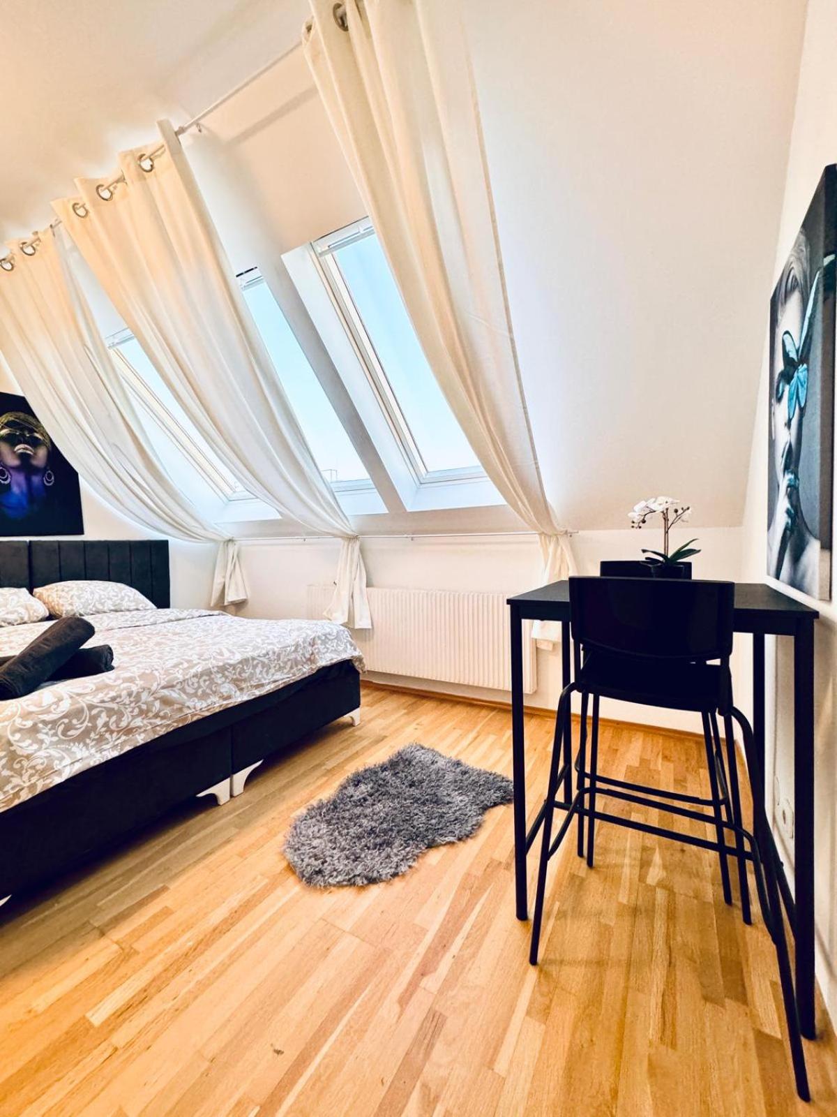 Comfy 4BR Apt- Nearby Schönbrunn