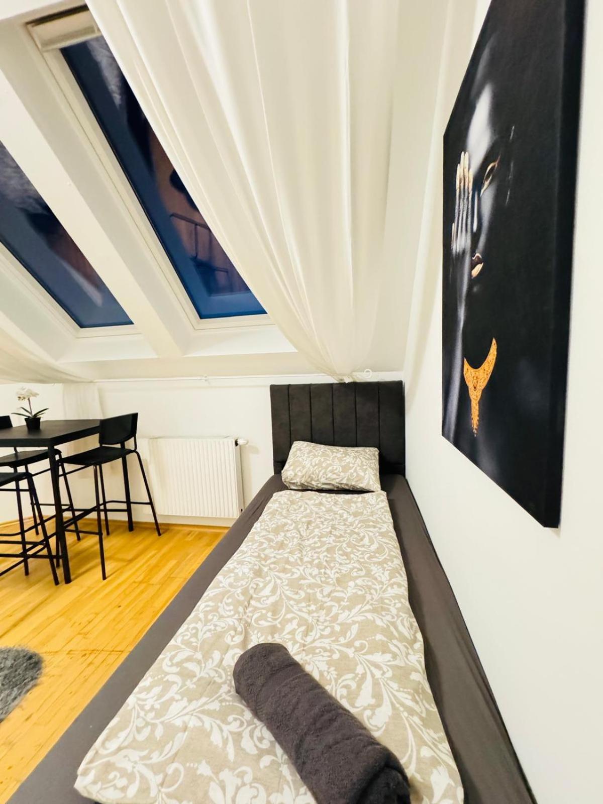 Comfy 4BR Apt- Nearby Schönbrunn