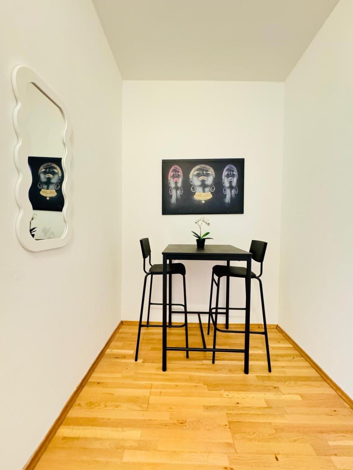 Comfy 4BR Apt- Nearby Schönbrunn