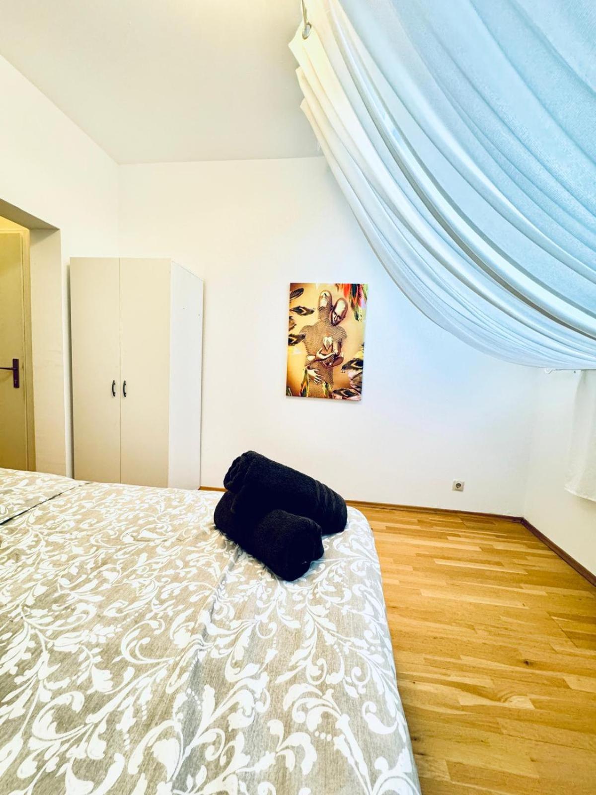 Comfy 4BR Apt- Nearby Schönbrunn
