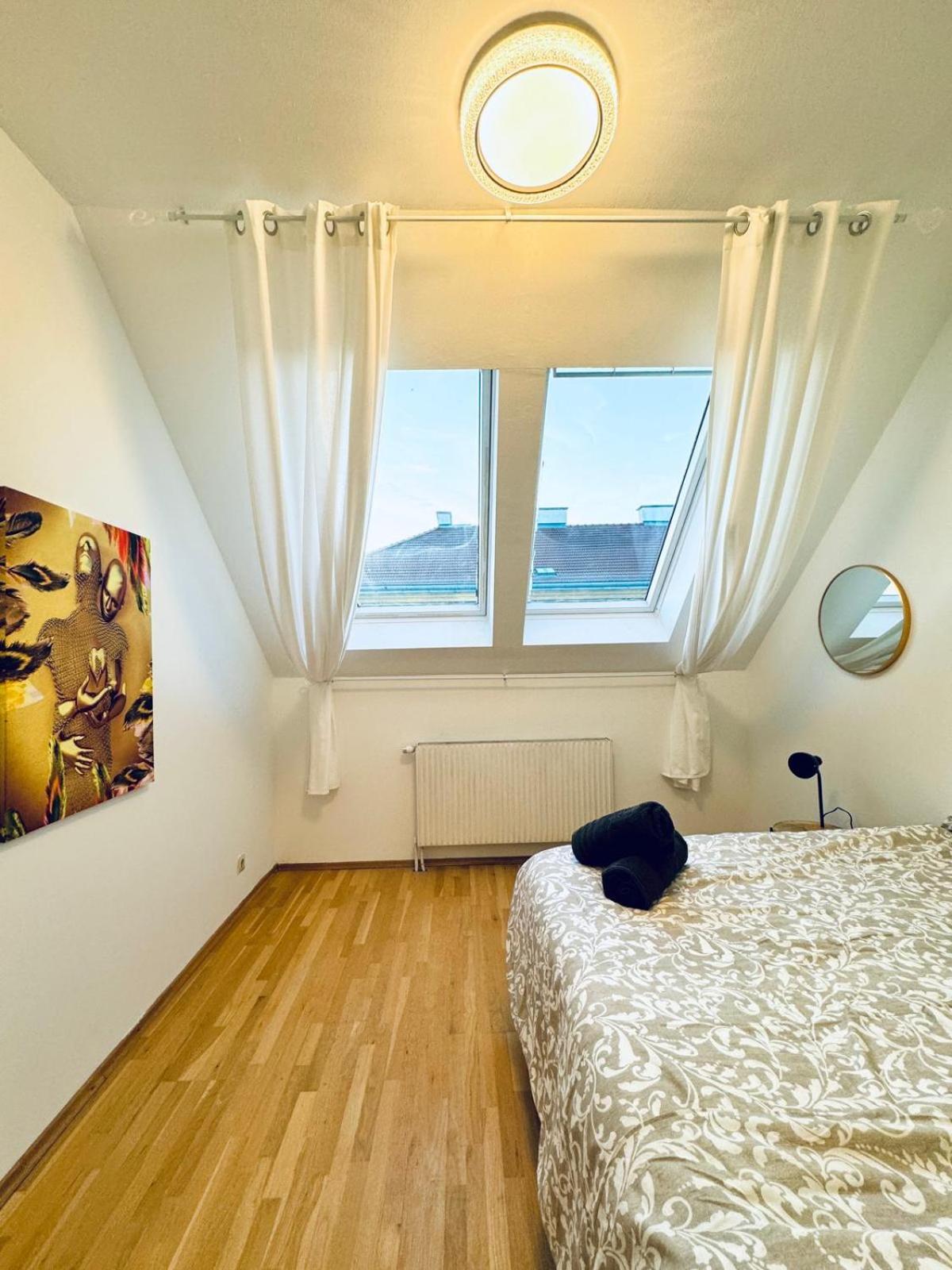 Comfy 4BR Apt- Nearby Schönbrunn