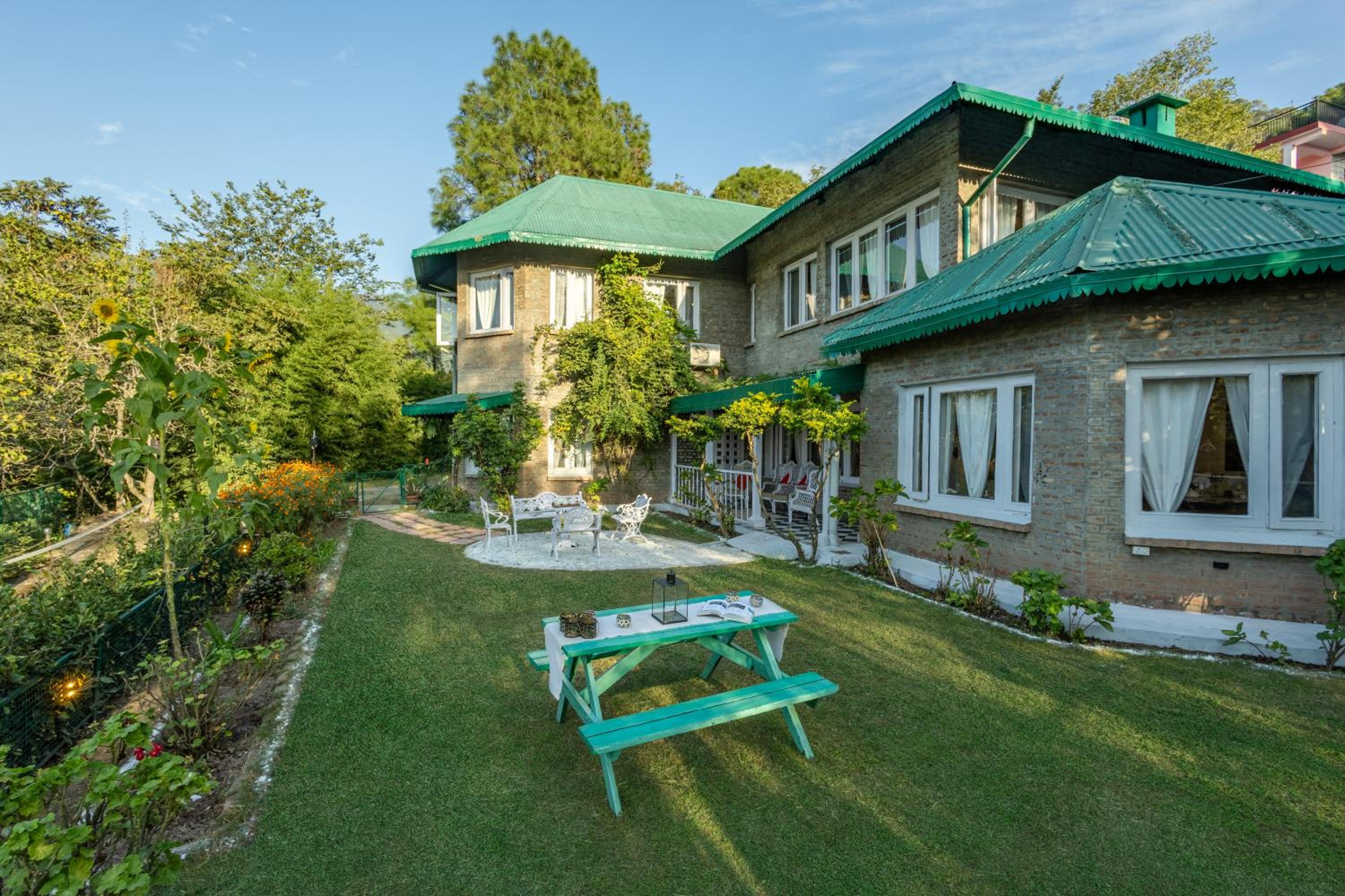 Alaya Stays 3 BHK Pet-friendly with Garden - Chalet Vie Villa view 2