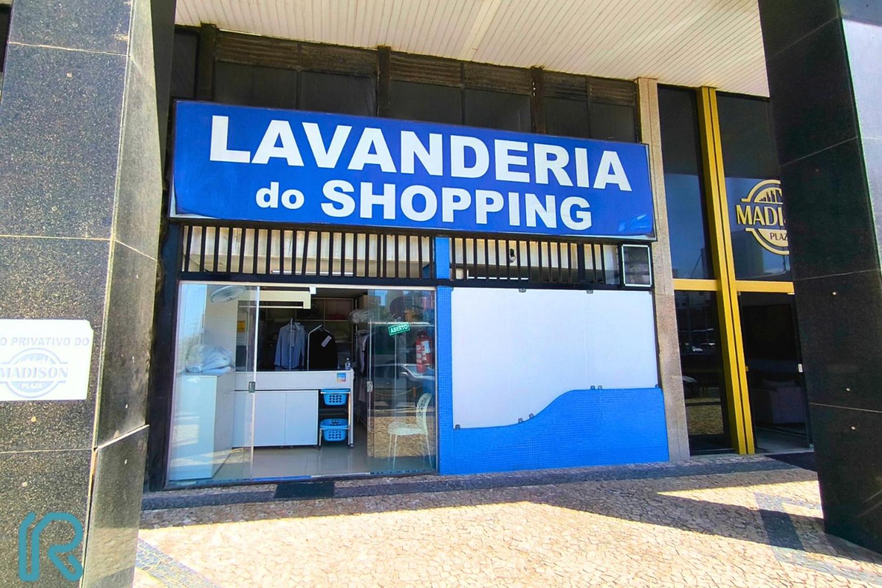 Flat Completo com cozinha no Melhor da Pituba, WIFI, Ar, Netflix, EDF Frente Mar, Piscina