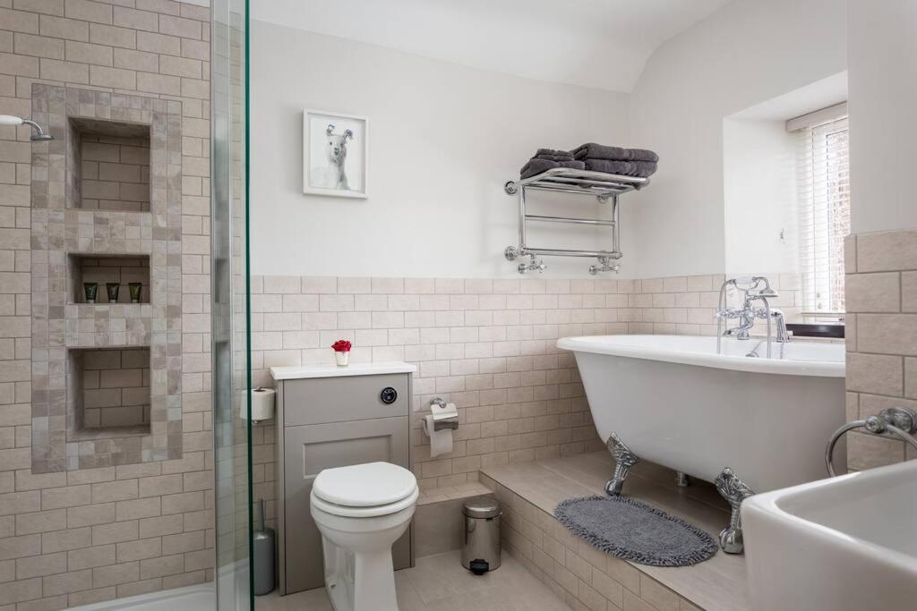 Little Gem Cottage Luxury cottage Bourton, dog friendly, parking, Gdn view 3