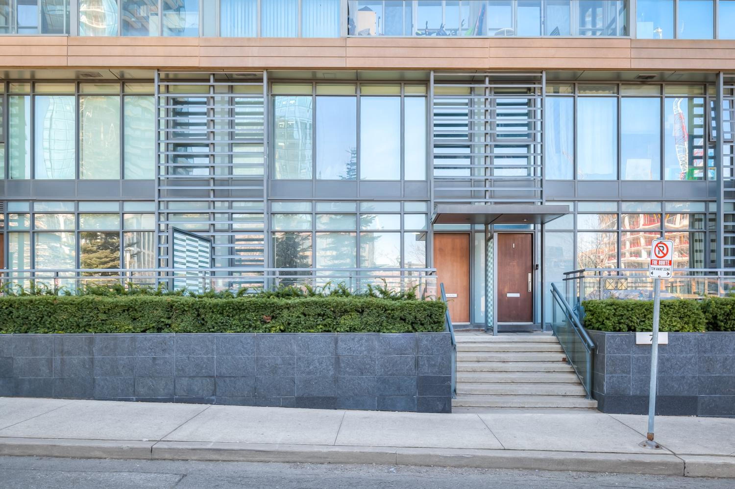 4BR Townhouse Premium double story loft Townhouse