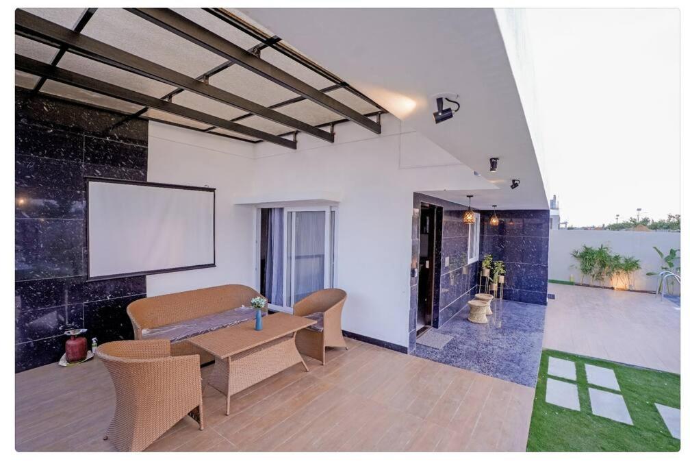 Viro Villa