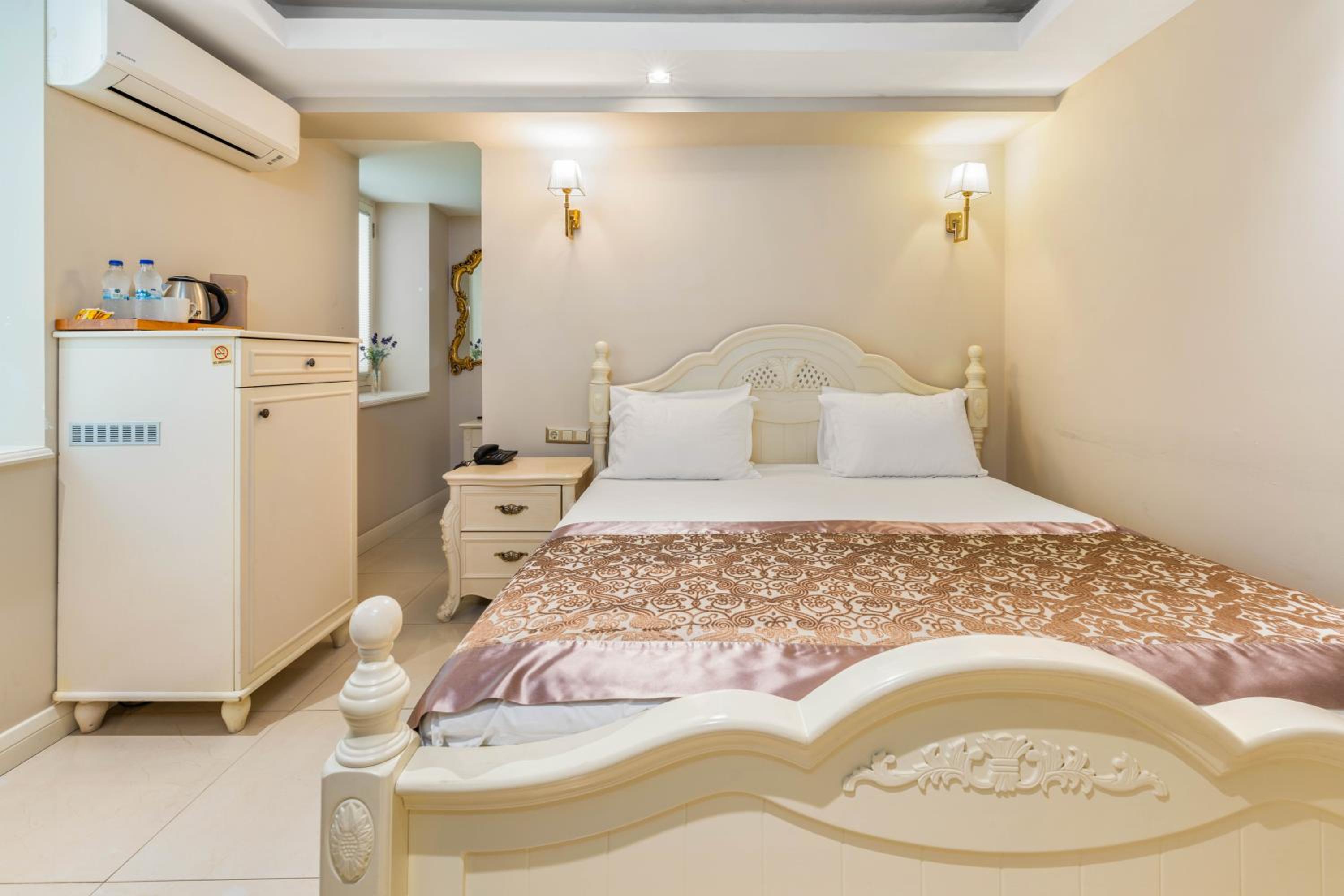 Elegance East Hotel - Image 73