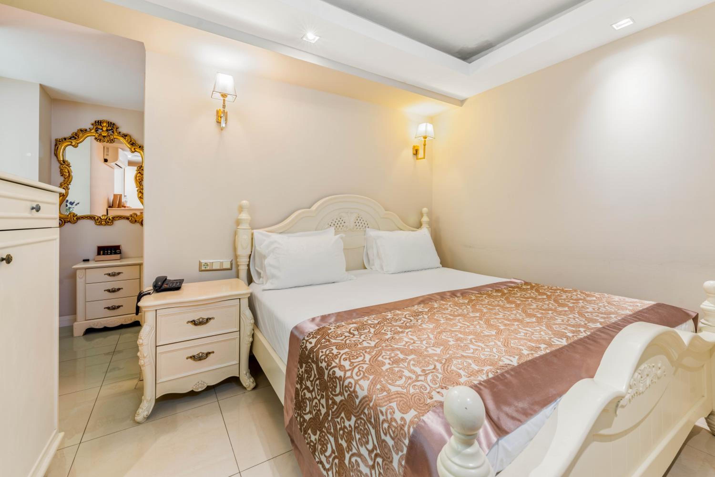 Elegance East Hotel - Image 74