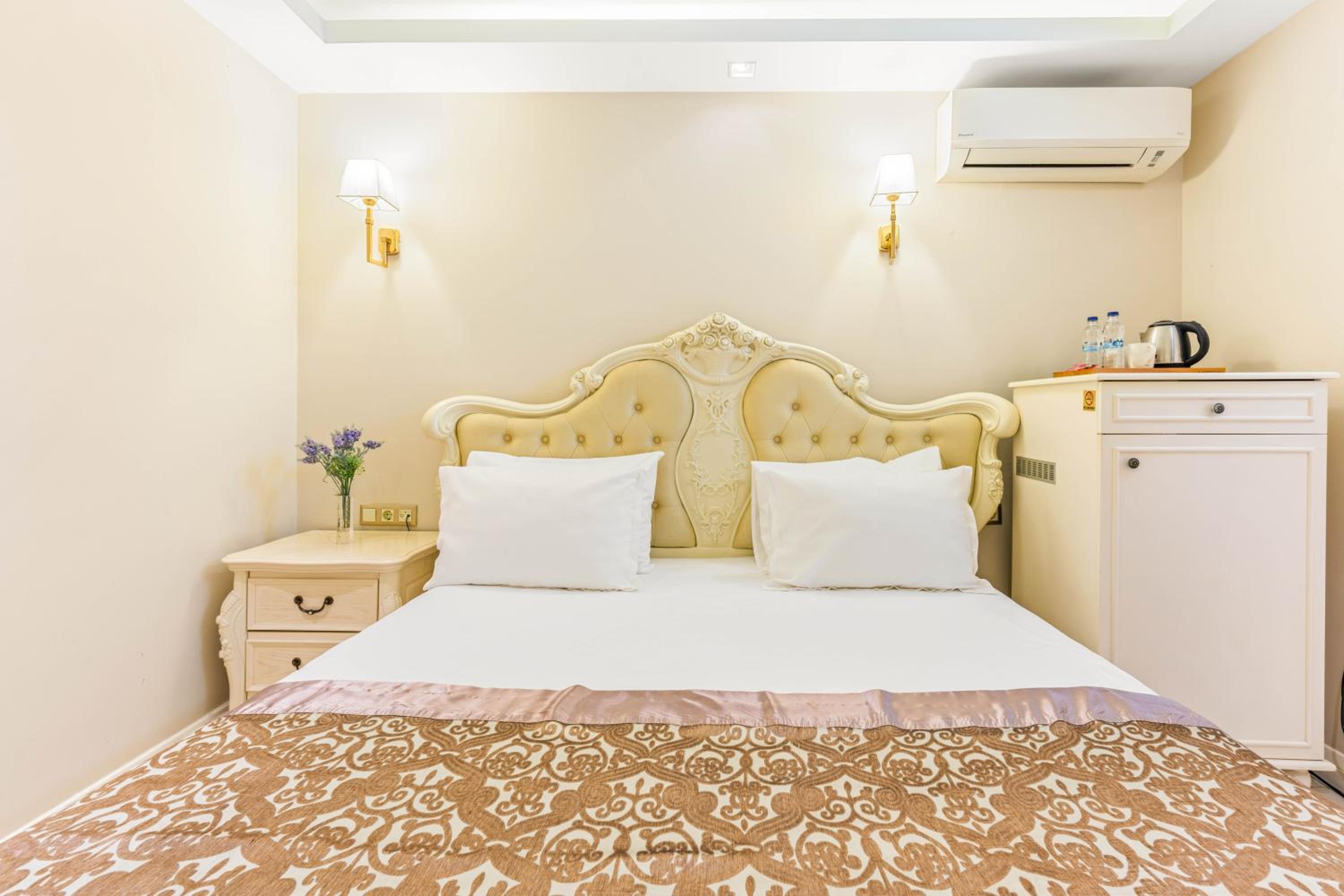 Elegance East Hotel - Image 45