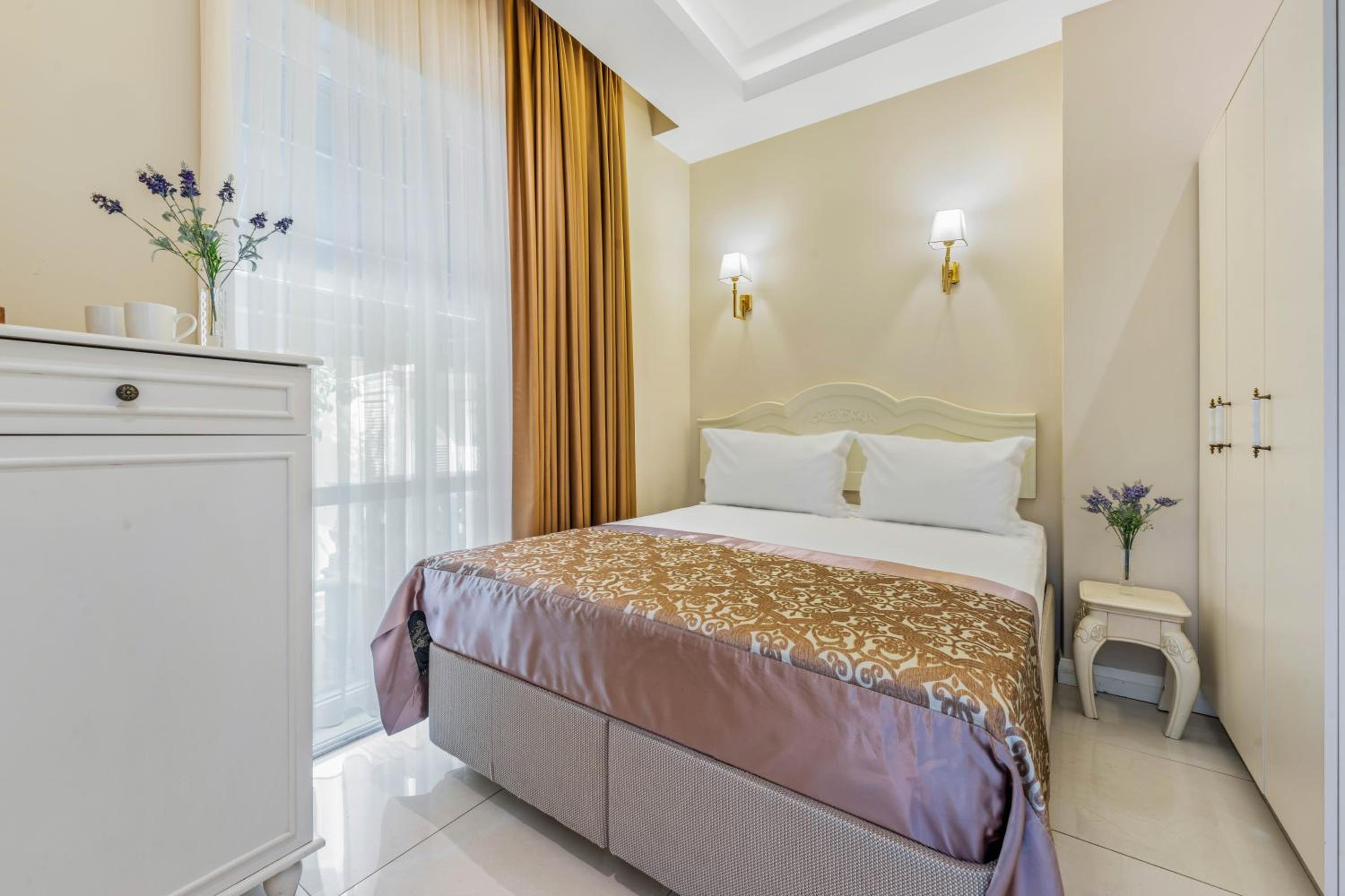 Elegance East Hotel - Image 46