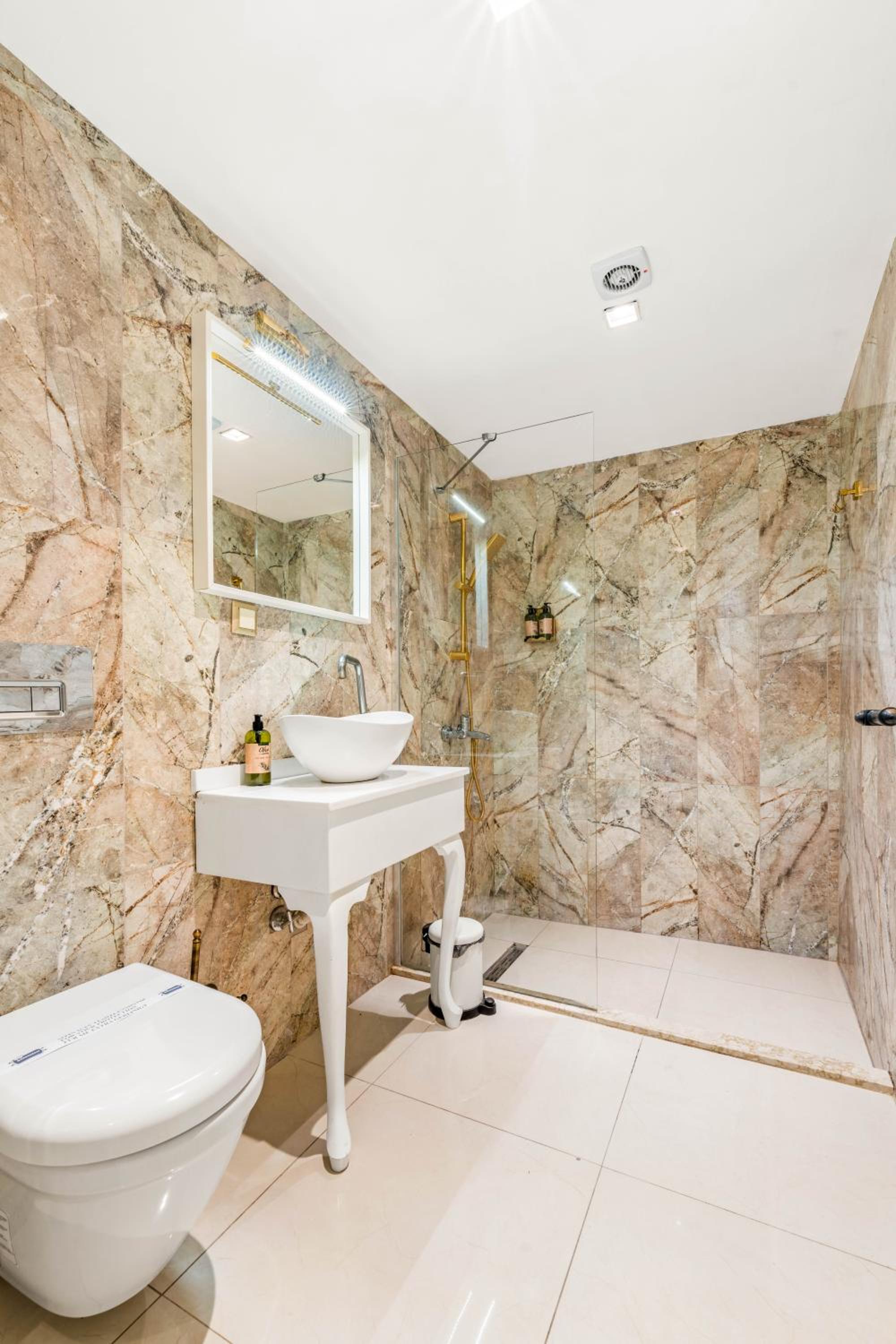 Elegance East Hotel - Image 47