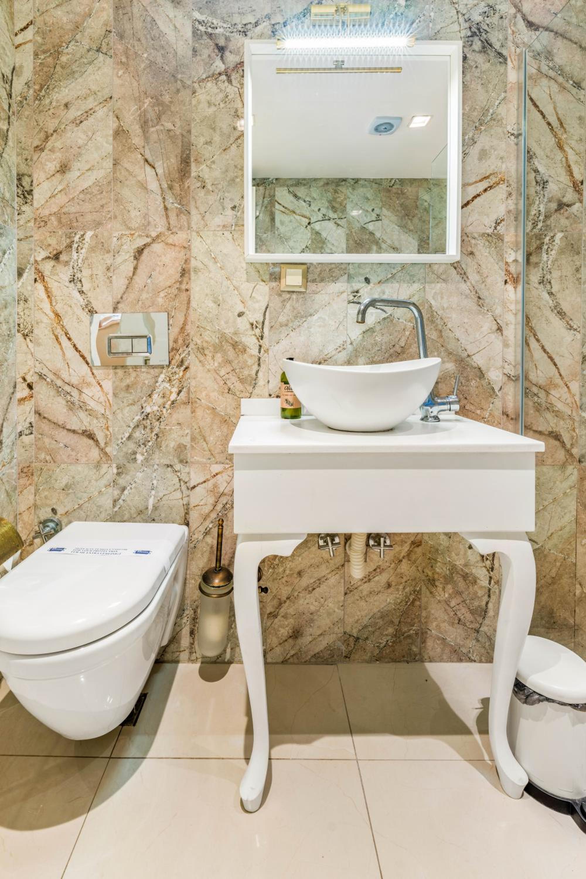 Elegance East Hotel - Image 49