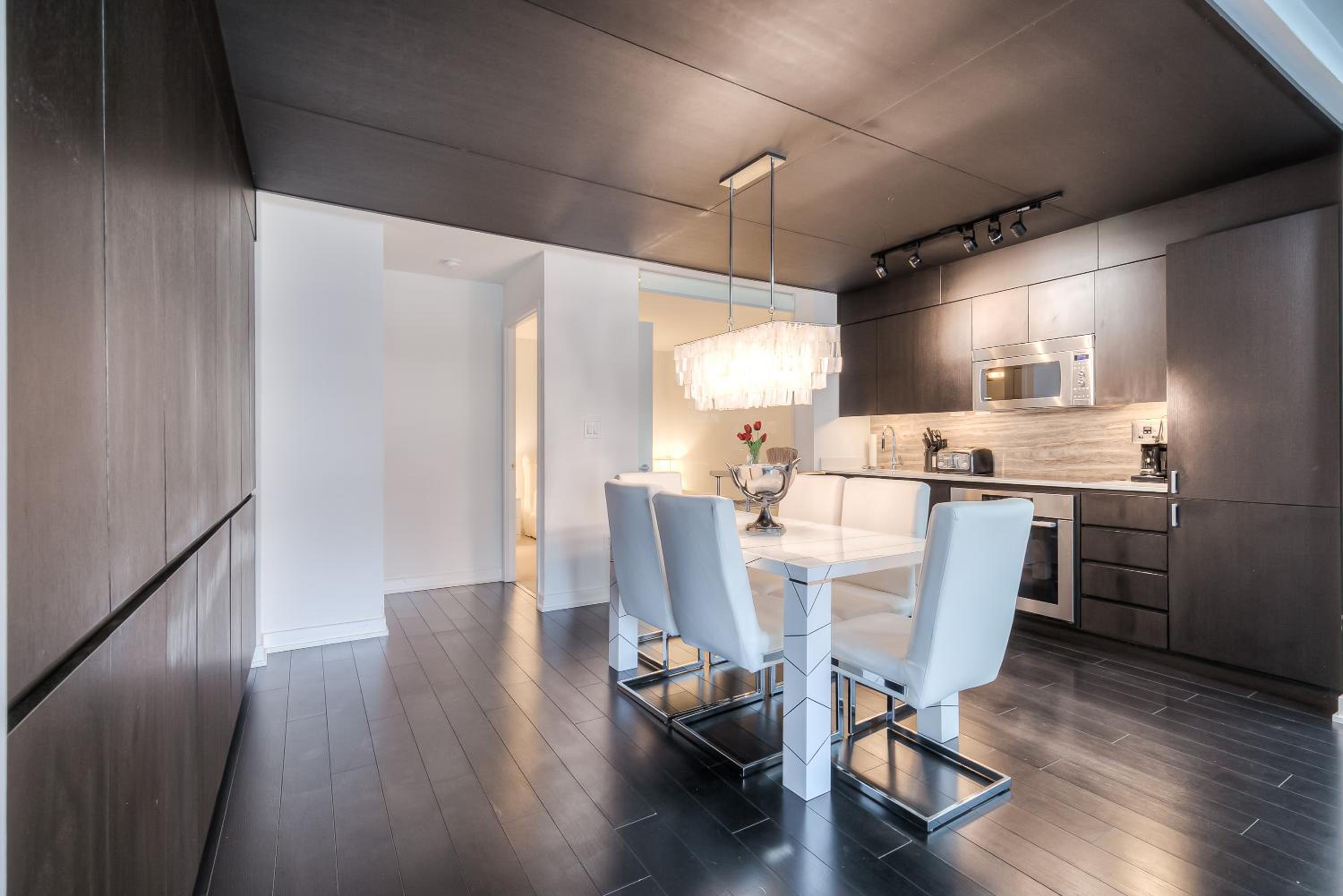 4BR Townhouse Premium double story loft Townhouse